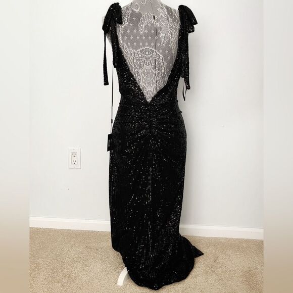 Macduggal gown - Picture 2 of 7